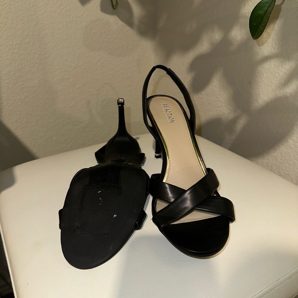 Kenneth Cole Brandy 85 Sandal - Picture 3 of 4